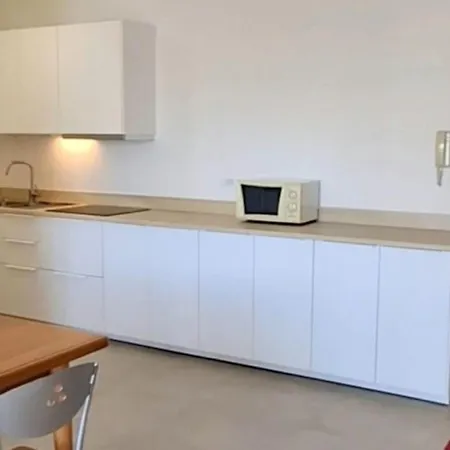 Flat With Need Apartamento