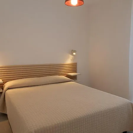 Flat With Need Apartamento *